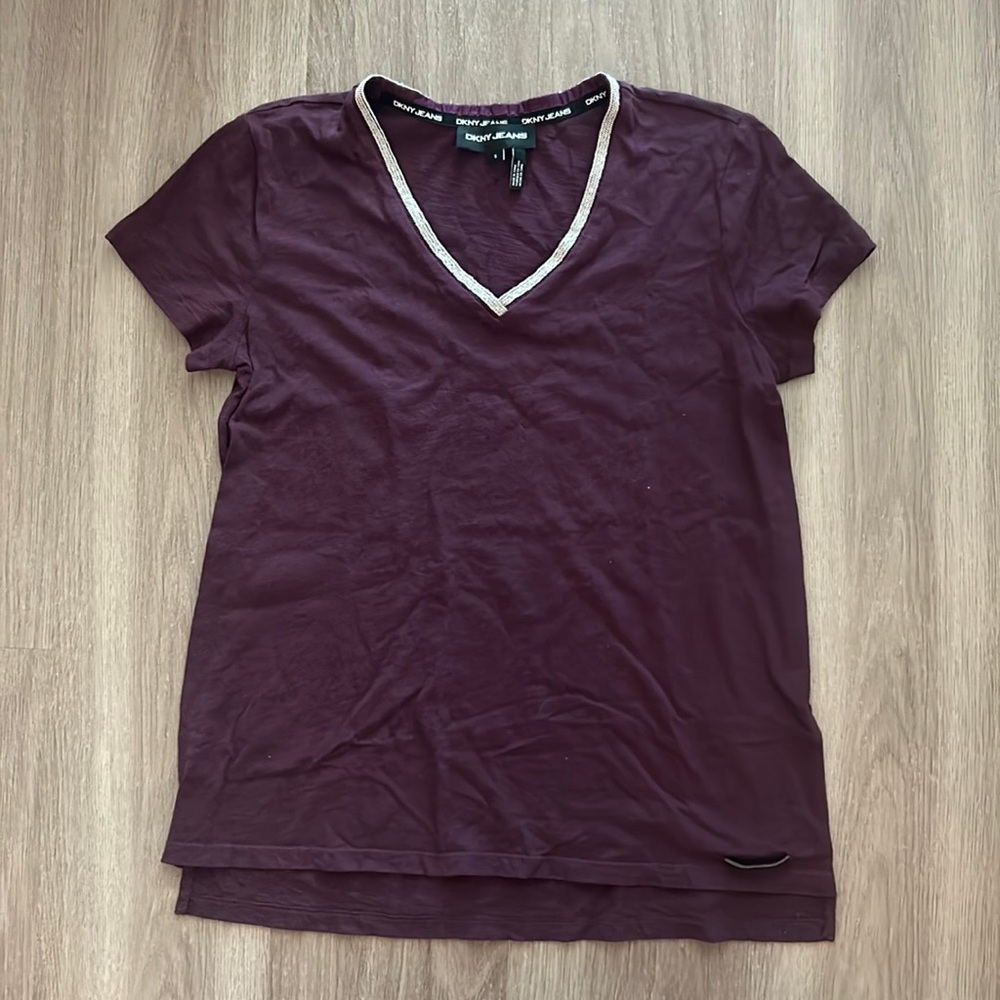 DKNY Jeans 100% Cotton V Neck Tee - Size S - Maroon w/Detail